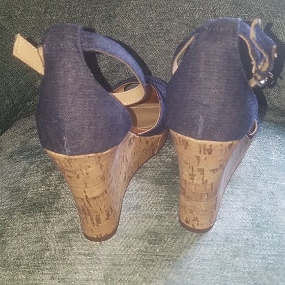 🎉Sale $10 Unisa Wedges - Picture 5 of 8